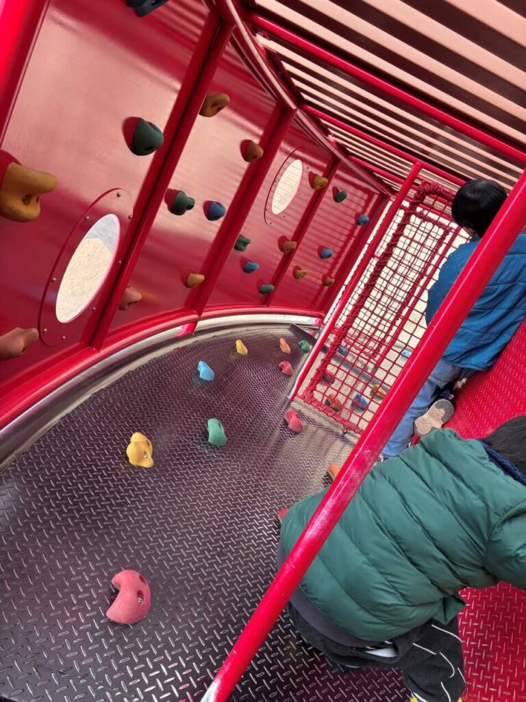 於大公園　ボルダリング　内部