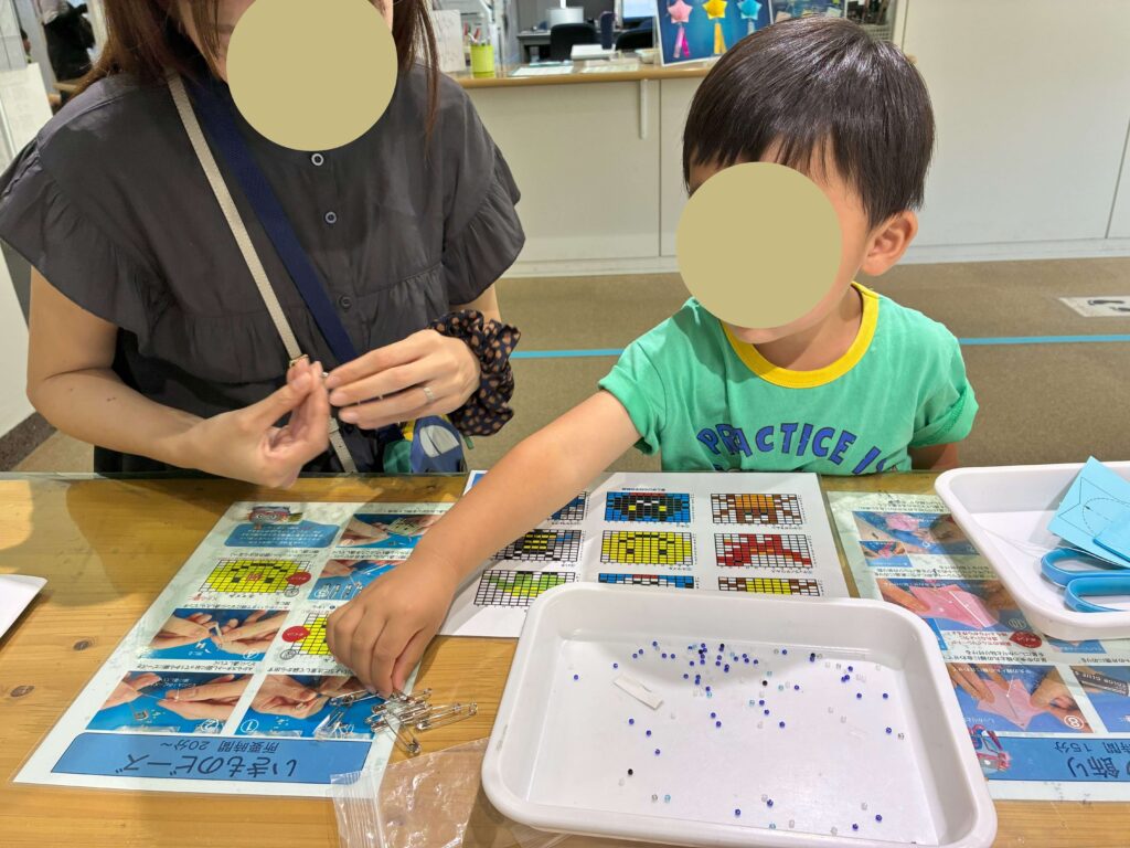 工作中の子供
