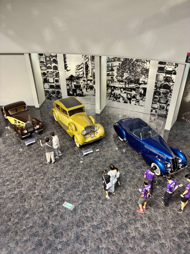 展示場の車