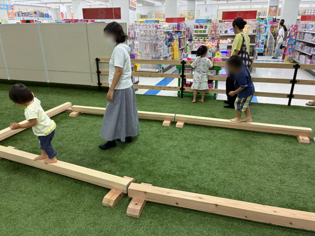 平均台に挑戦する息子