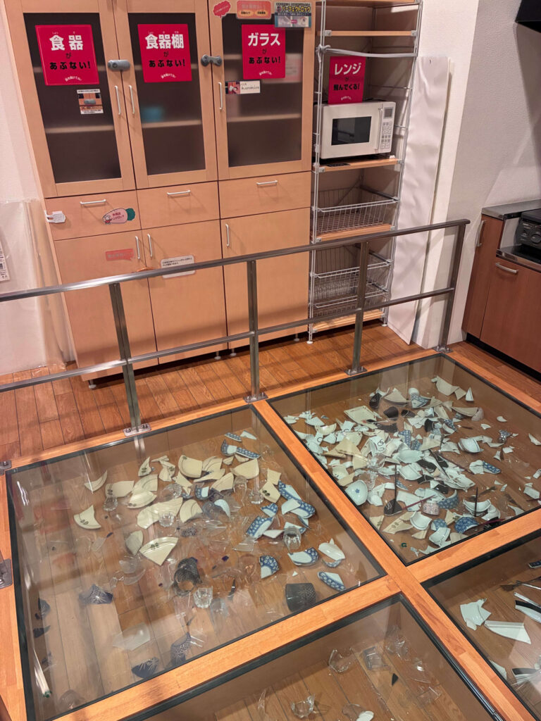 地震の家具転倒防止