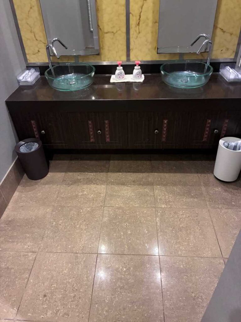 TOBUPARA東浦の清潔なトイレ手洗い場