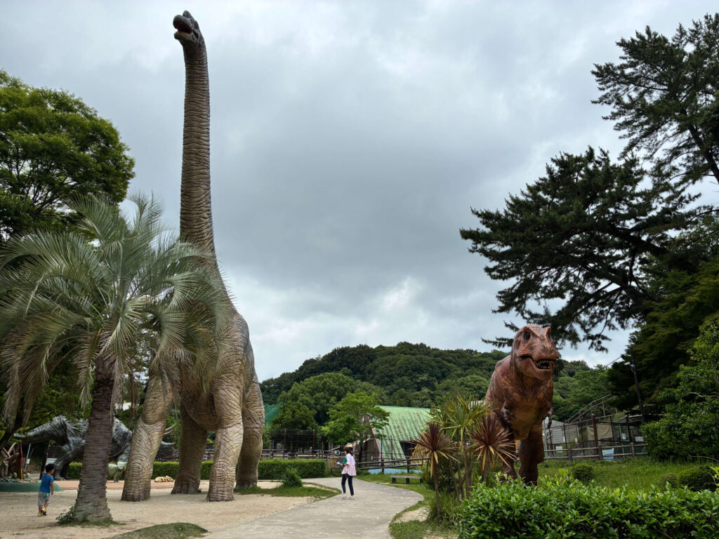 巨大な恐竜モニュメント