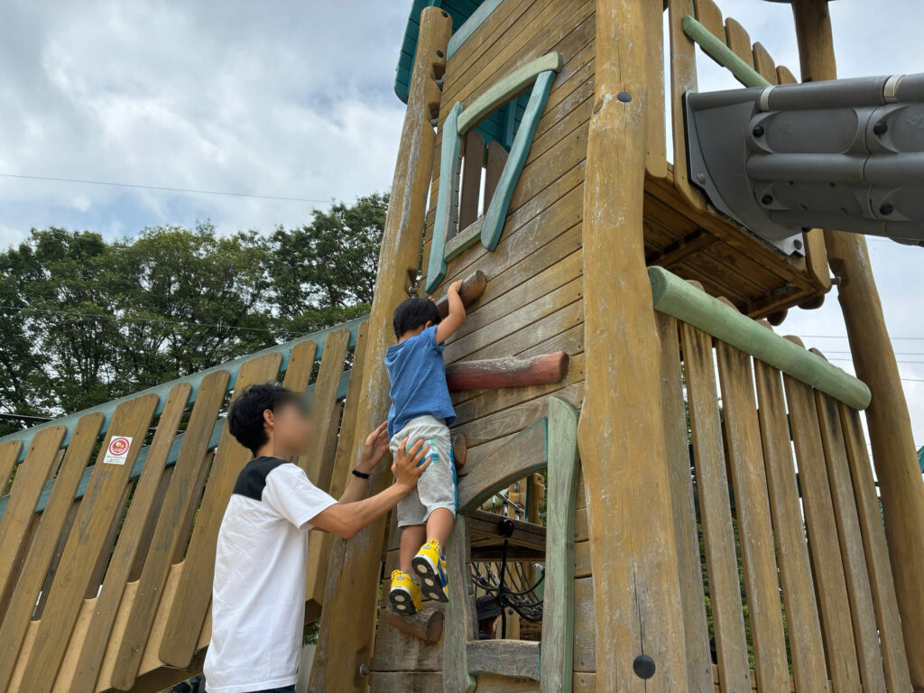 ロッククライミング風遊具