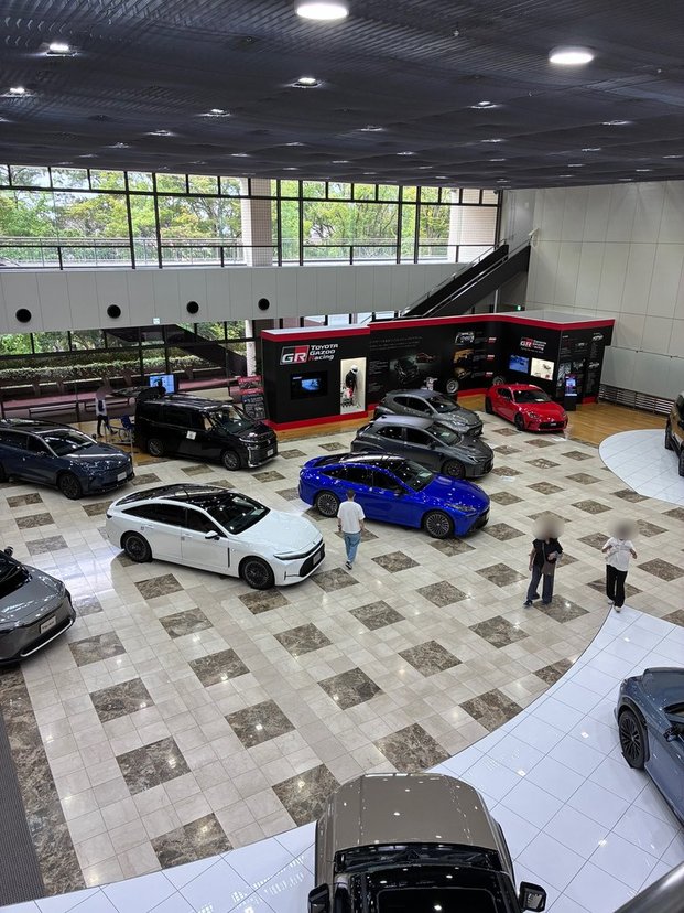 トヨタ自動車の新車展示