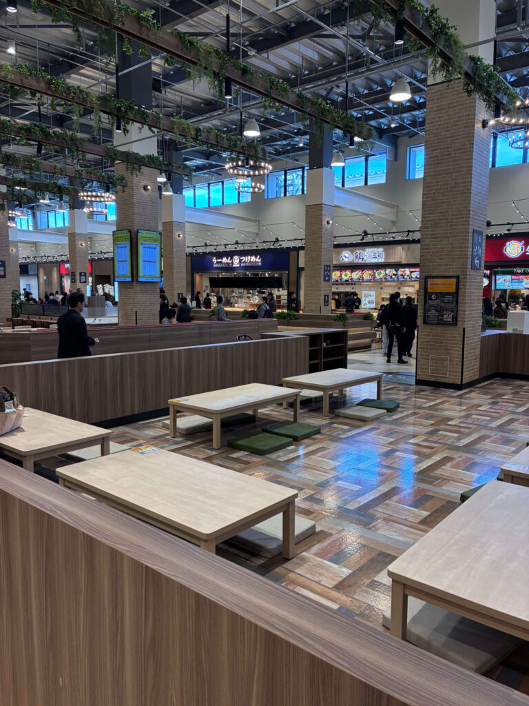三井アウトレットパーク岡崎のフードコート