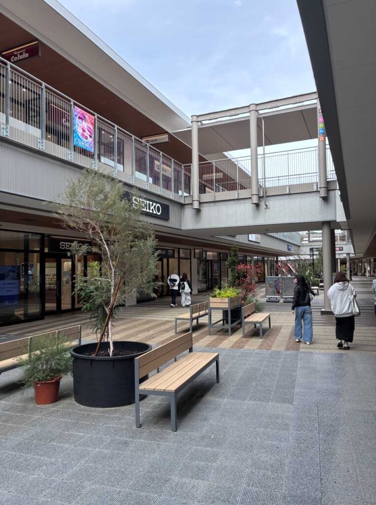 三井アウトレットパーク岡崎の10時前の店内写真