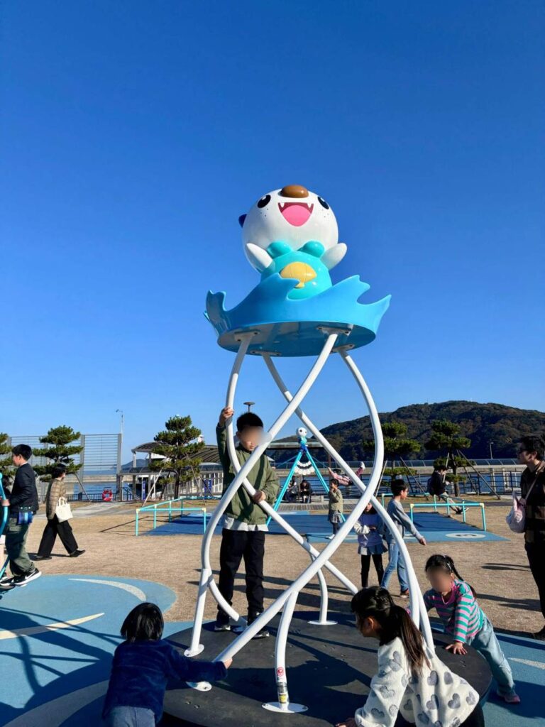 ミジュマル公園 in とばの遊具で遊ぶ子ども