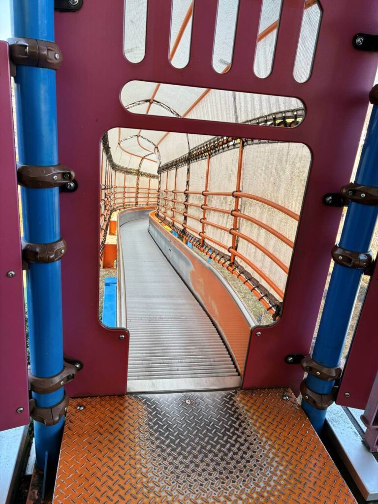 とだがわこどもランドのすべり台