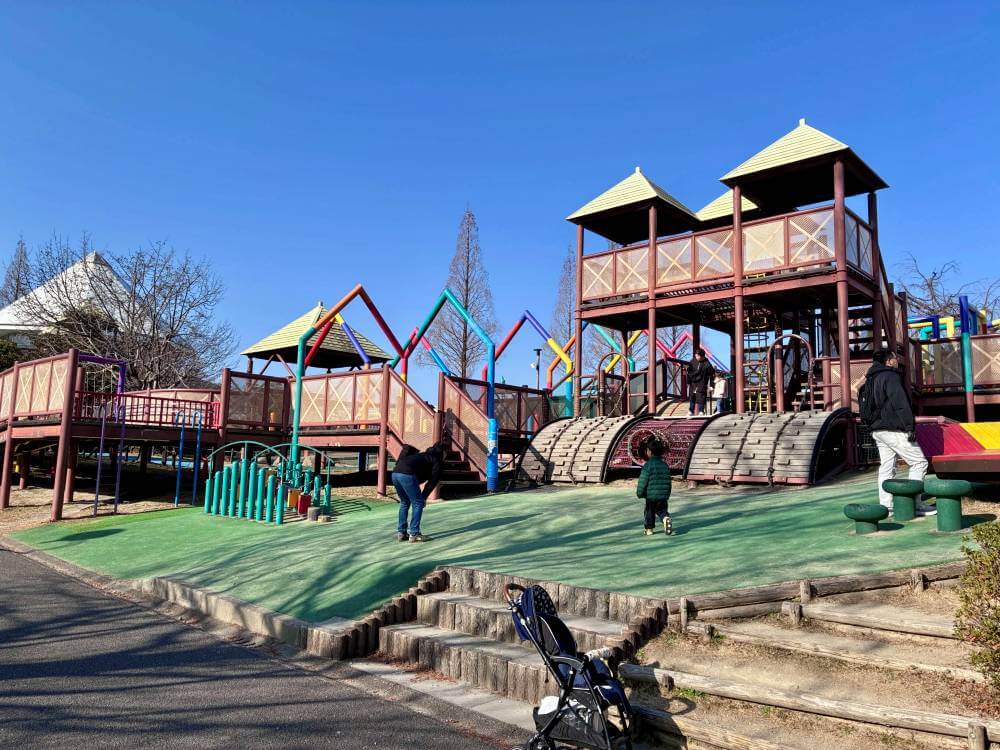 とだがわこどもランドの木製遊具①