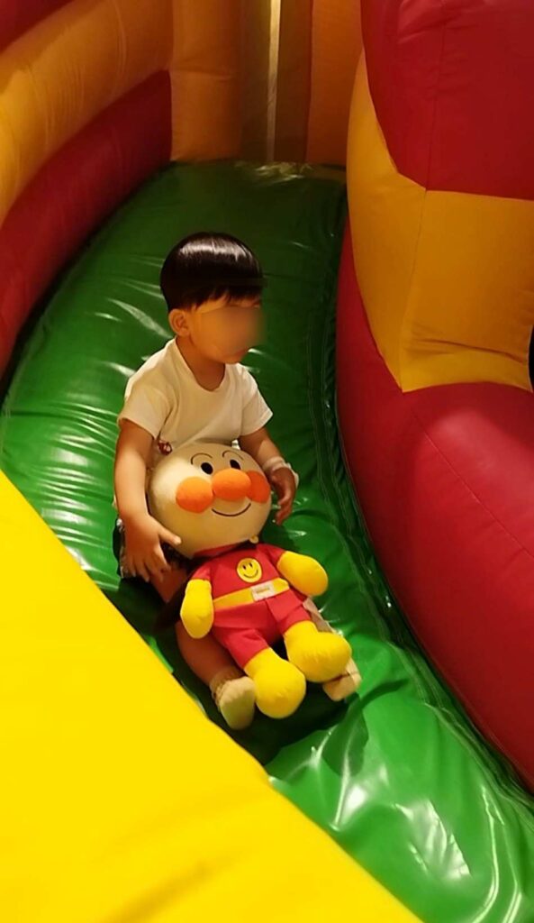 クレイジーバネット キッズエリア内にある遊具