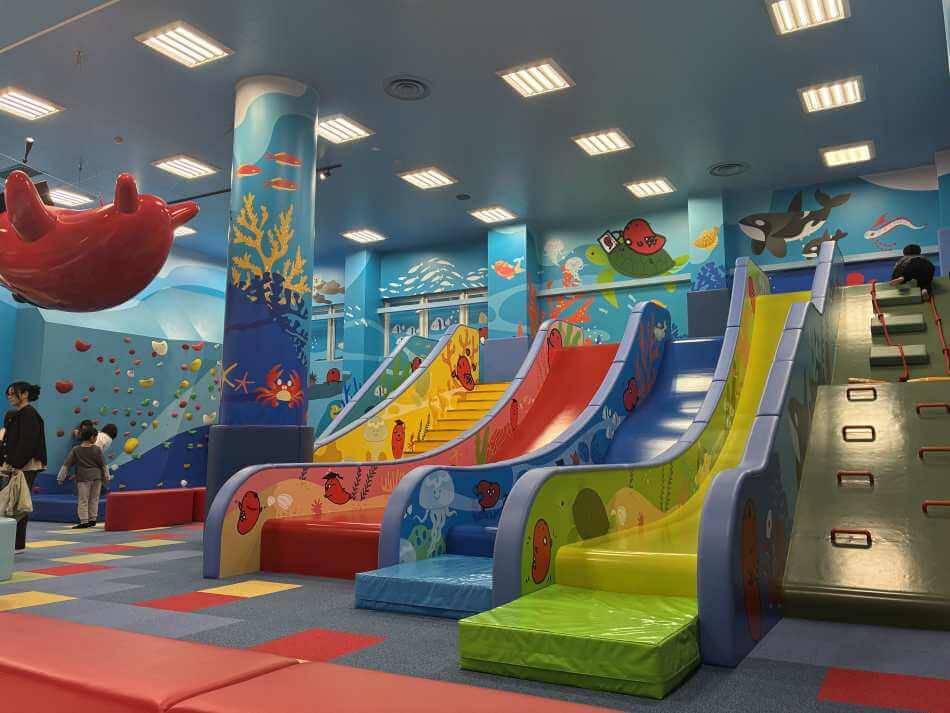 リニューアルしためんたいパークとこなめのすべり台全景