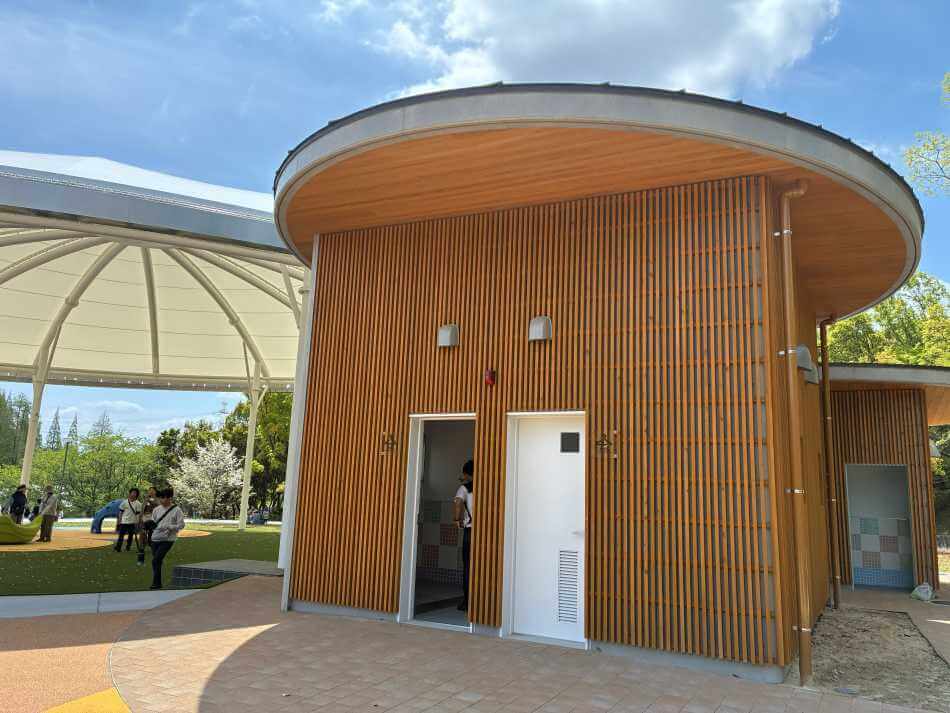 於大公園の新しい更衣室外観