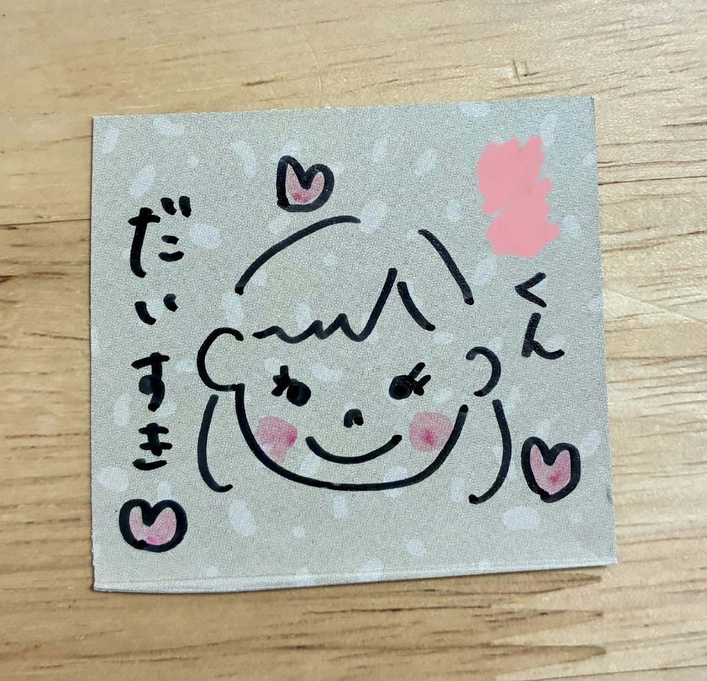 手作りの似顔絵のお守り